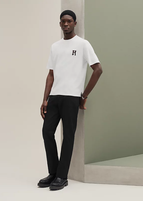 Camiseta com detalhe em couro 